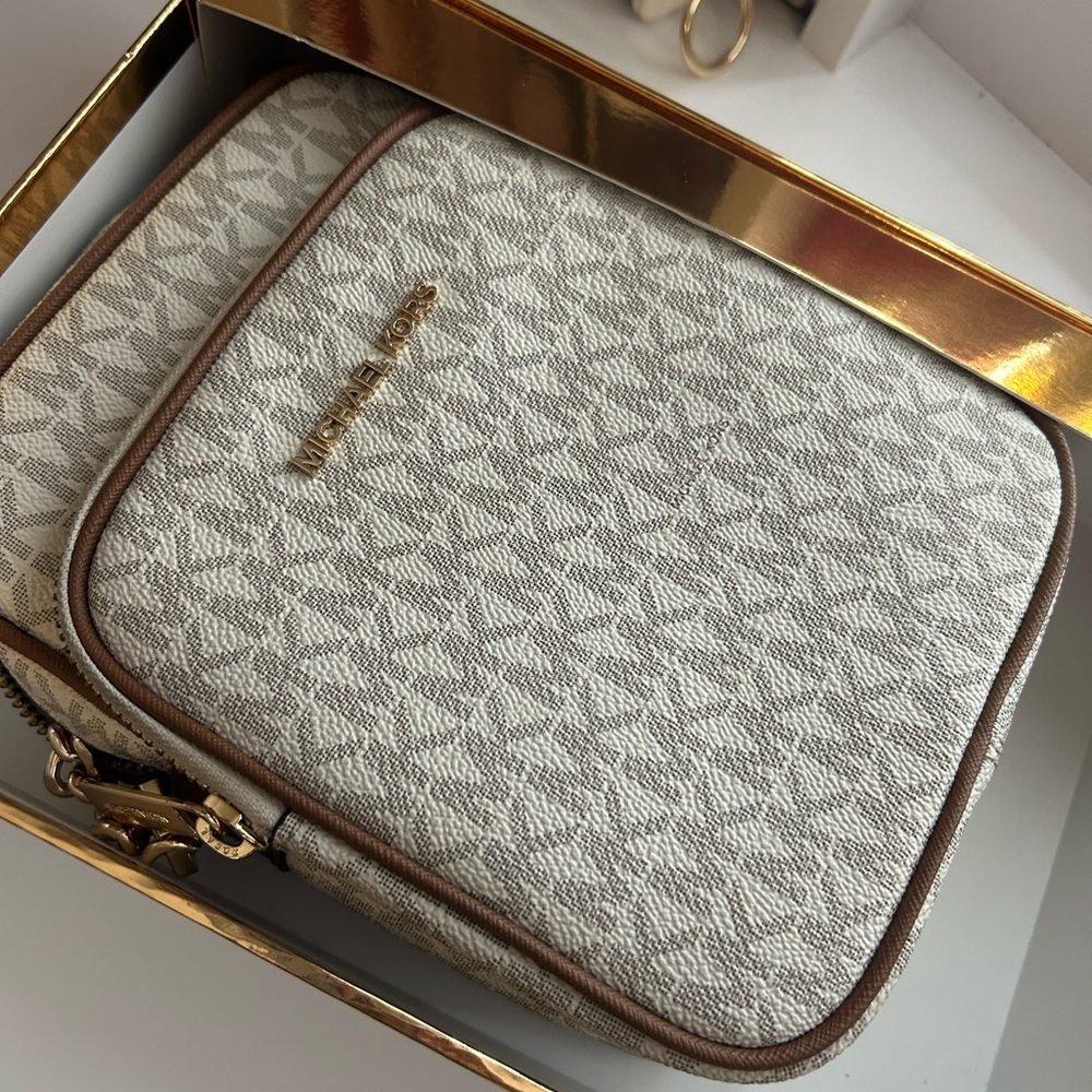 Michael Kors Crossbody Bag + Gift Box